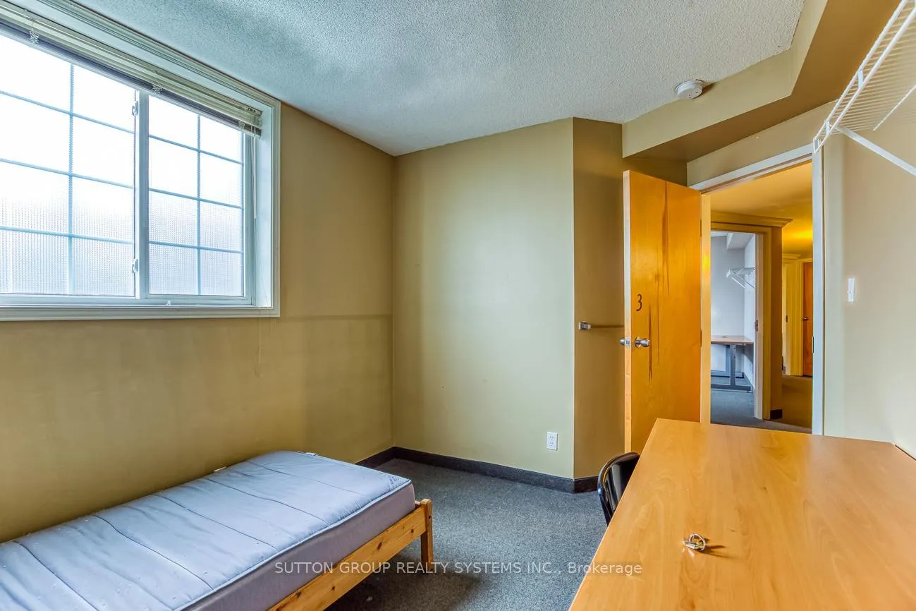 Photo 5 of 360 Erb Street W, Waterloo, Maple Hills — HOMEH
