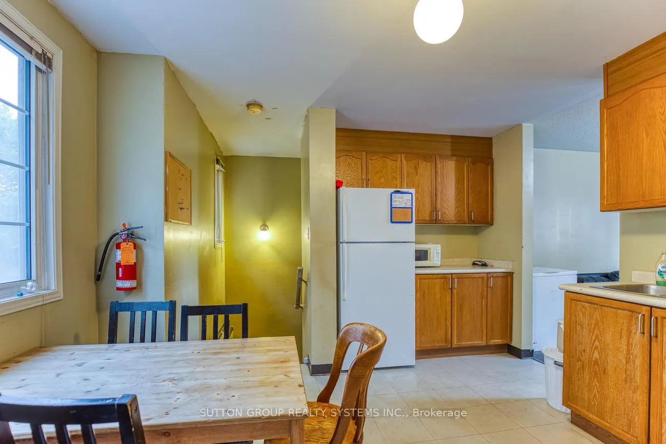 Photo 6 of 360 Erb Street W, Waterloo, Maple Hills — HOMEH