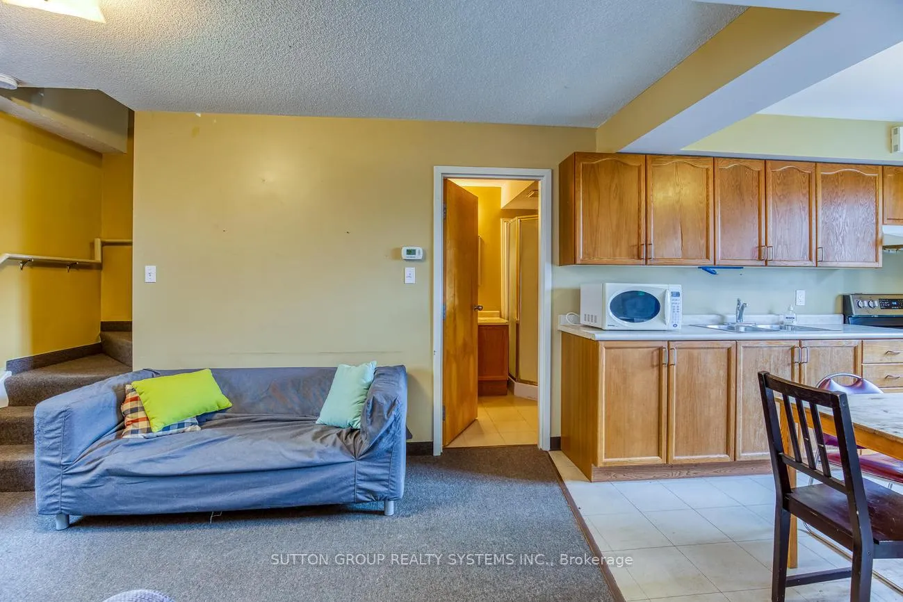Photo 9 of 360 Erb Street W, Waterloo, Maple Hills — HOMEH