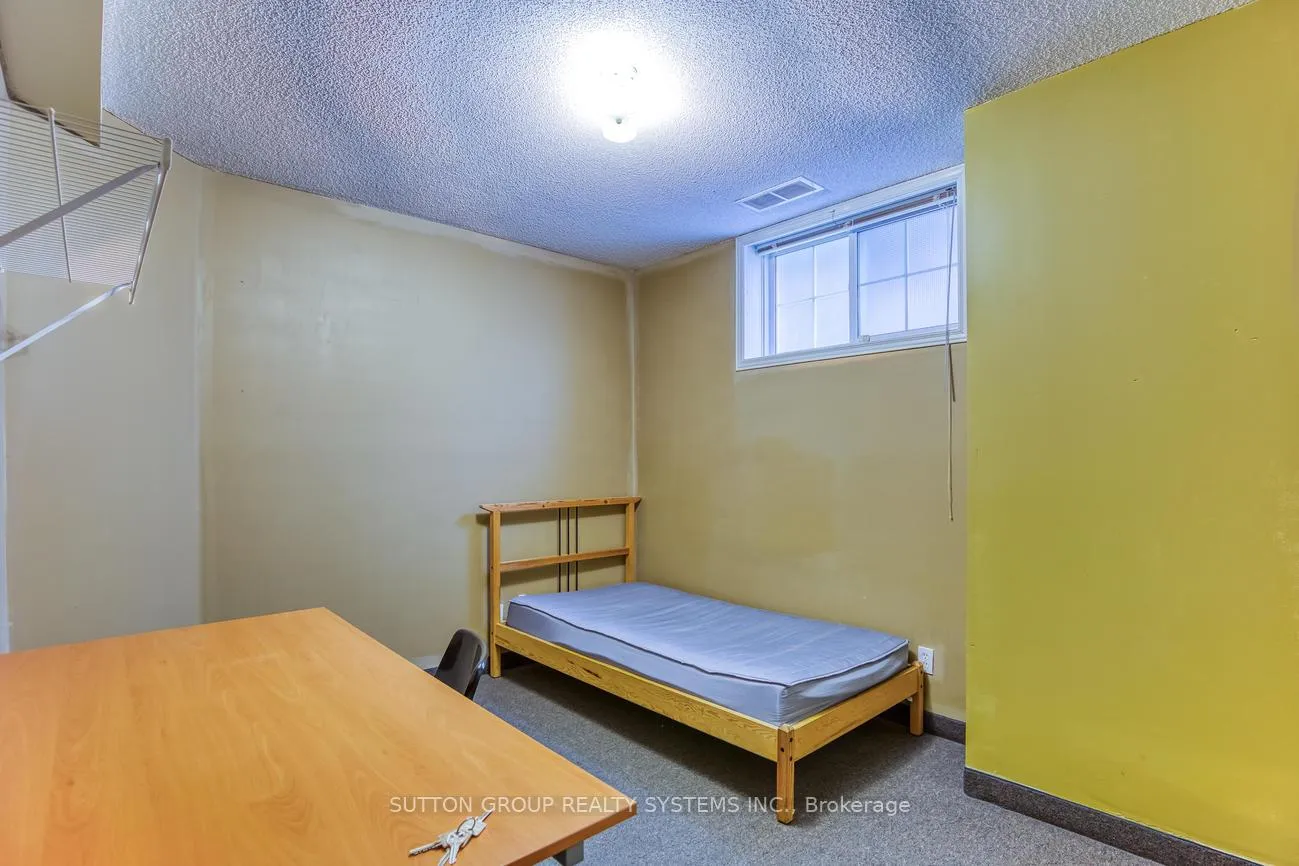 Photo 16 of 360 Erb Street W, Waterloo, Maple Hills — HOMEH