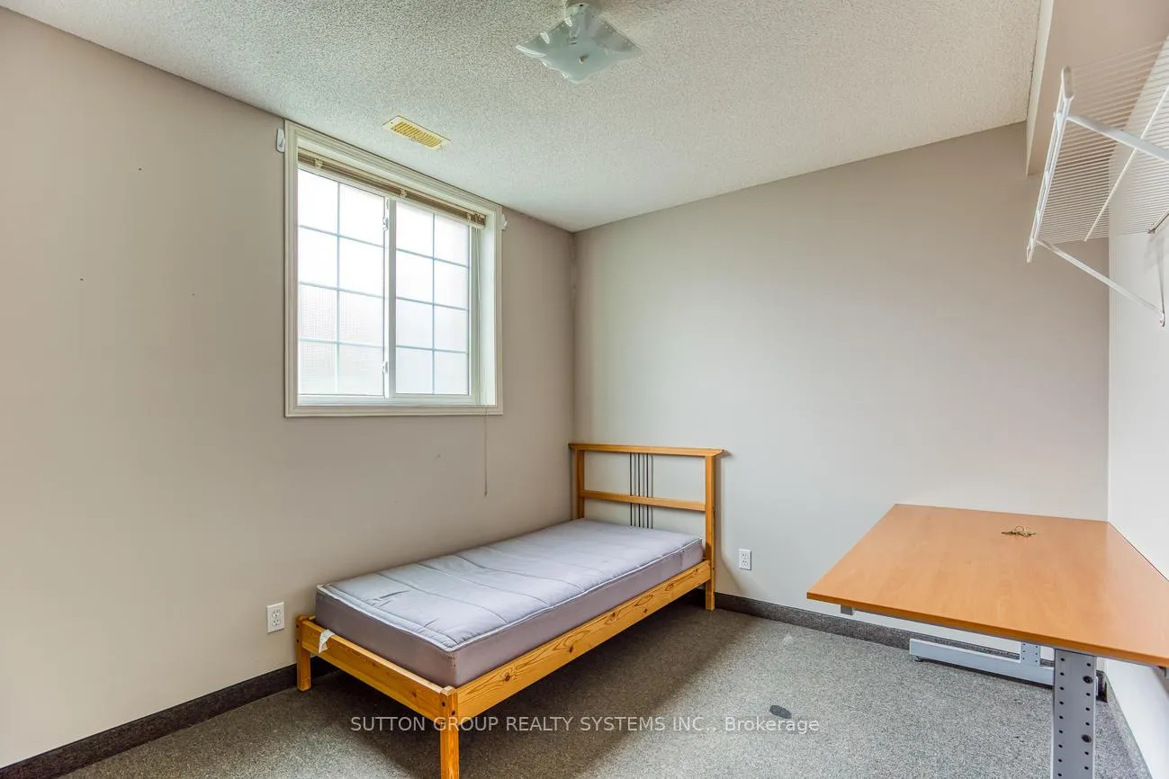 Photo 17 of 360 Erb Street W, Waterloo, Maple Hills — HOMEH