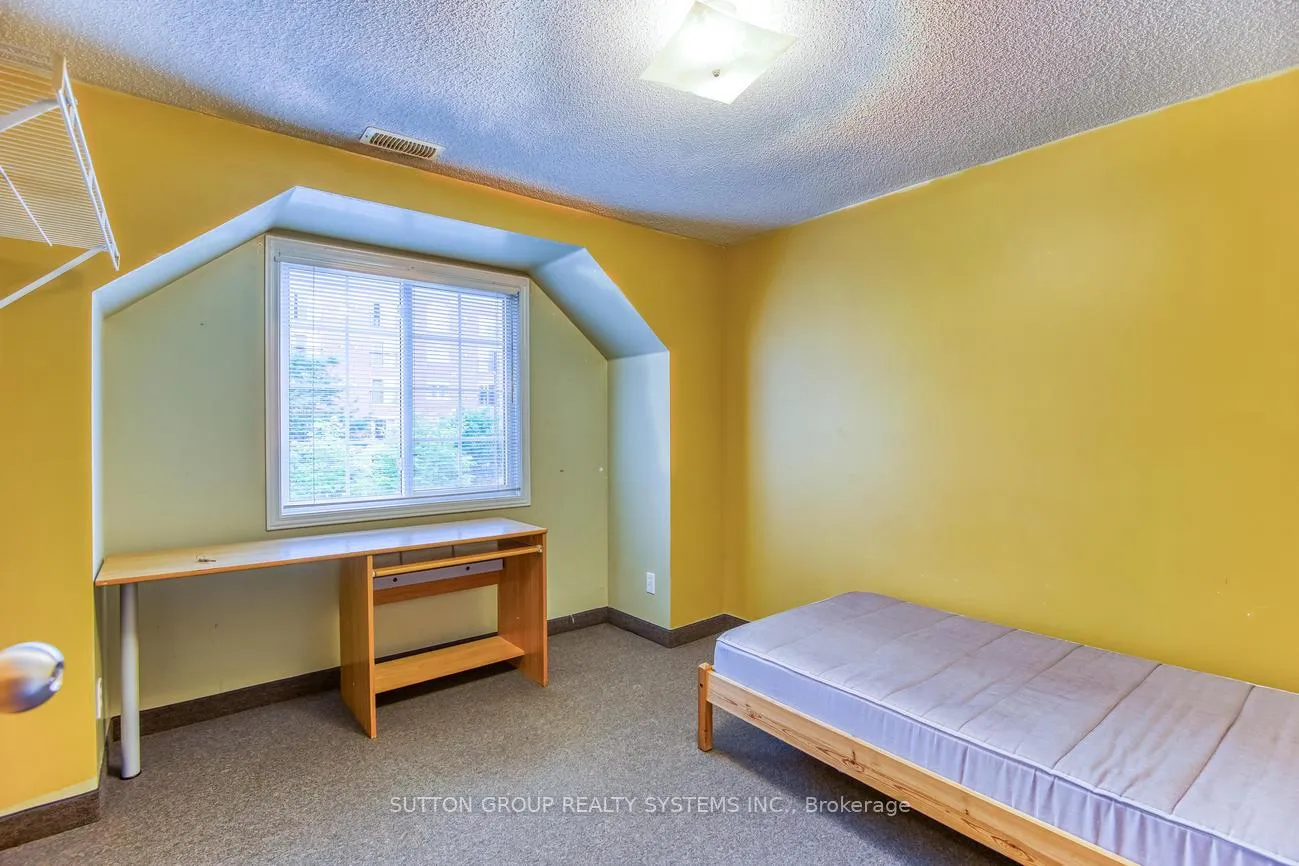 Photo 21 of 360 Erb Street W, Waterloo, Maple Hills — HOMEH