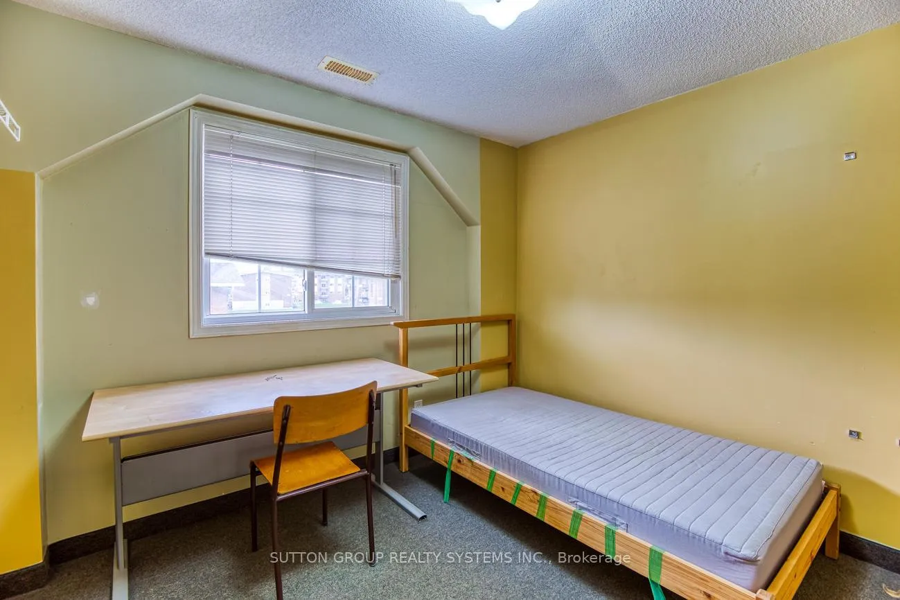 Photo 22 of 360 Erb Street W, Waterloo, Maple Hills — HOMEH