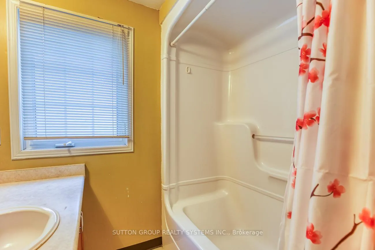 Photo 24 of 360 Erb Street W, Waterloo, Maple Hills — HOMEH
