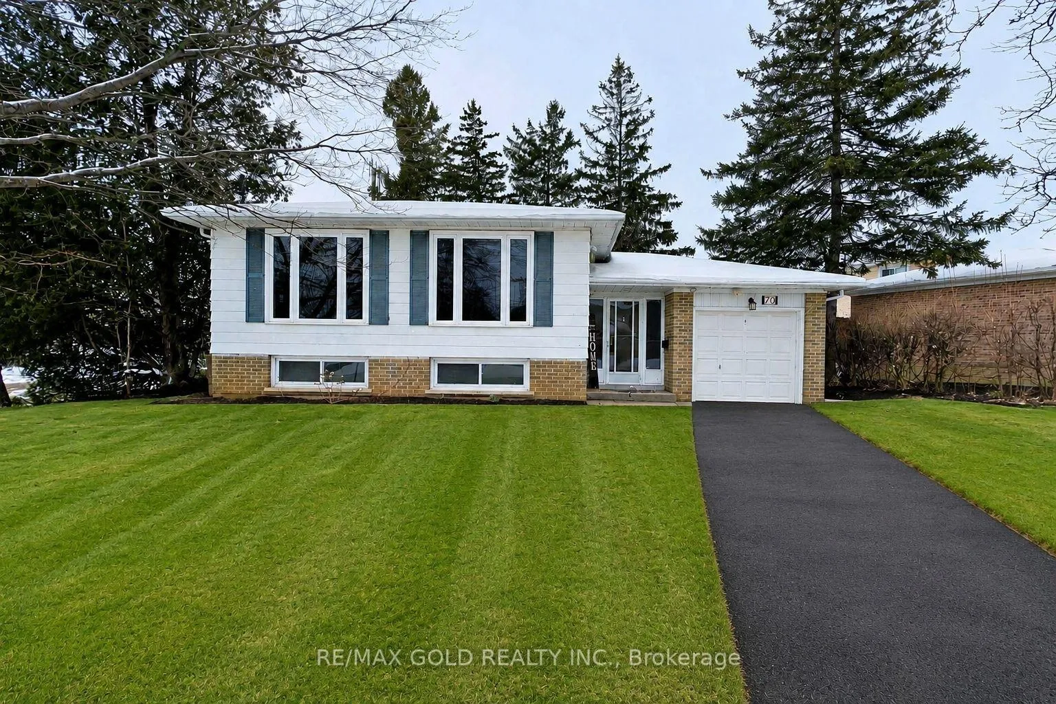 Front of 70 Greystone Crescent