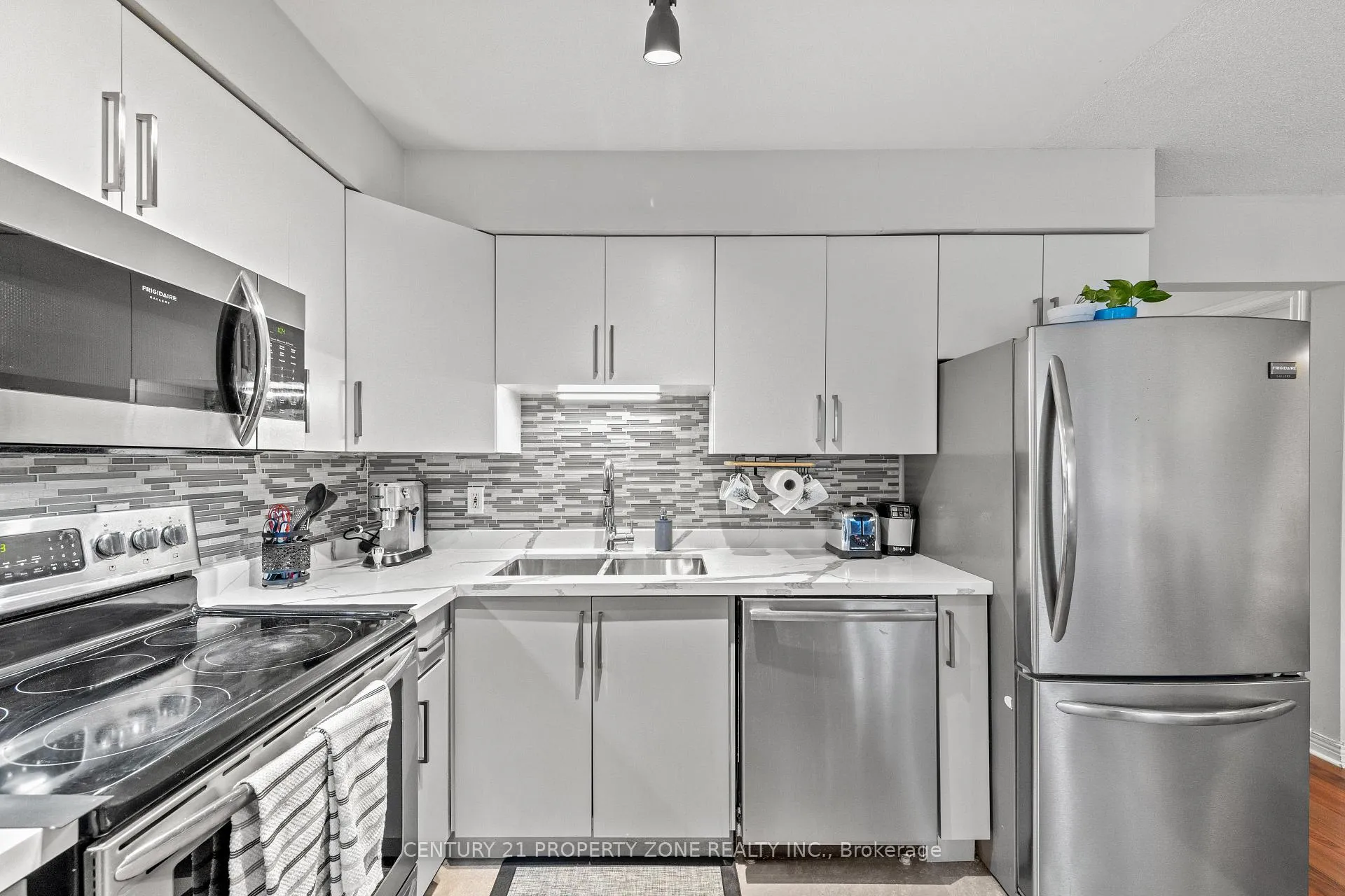 Photo 6 of Unit 2, 280 Limeridge Road E, Hamilton, Bruleville — HOMEH