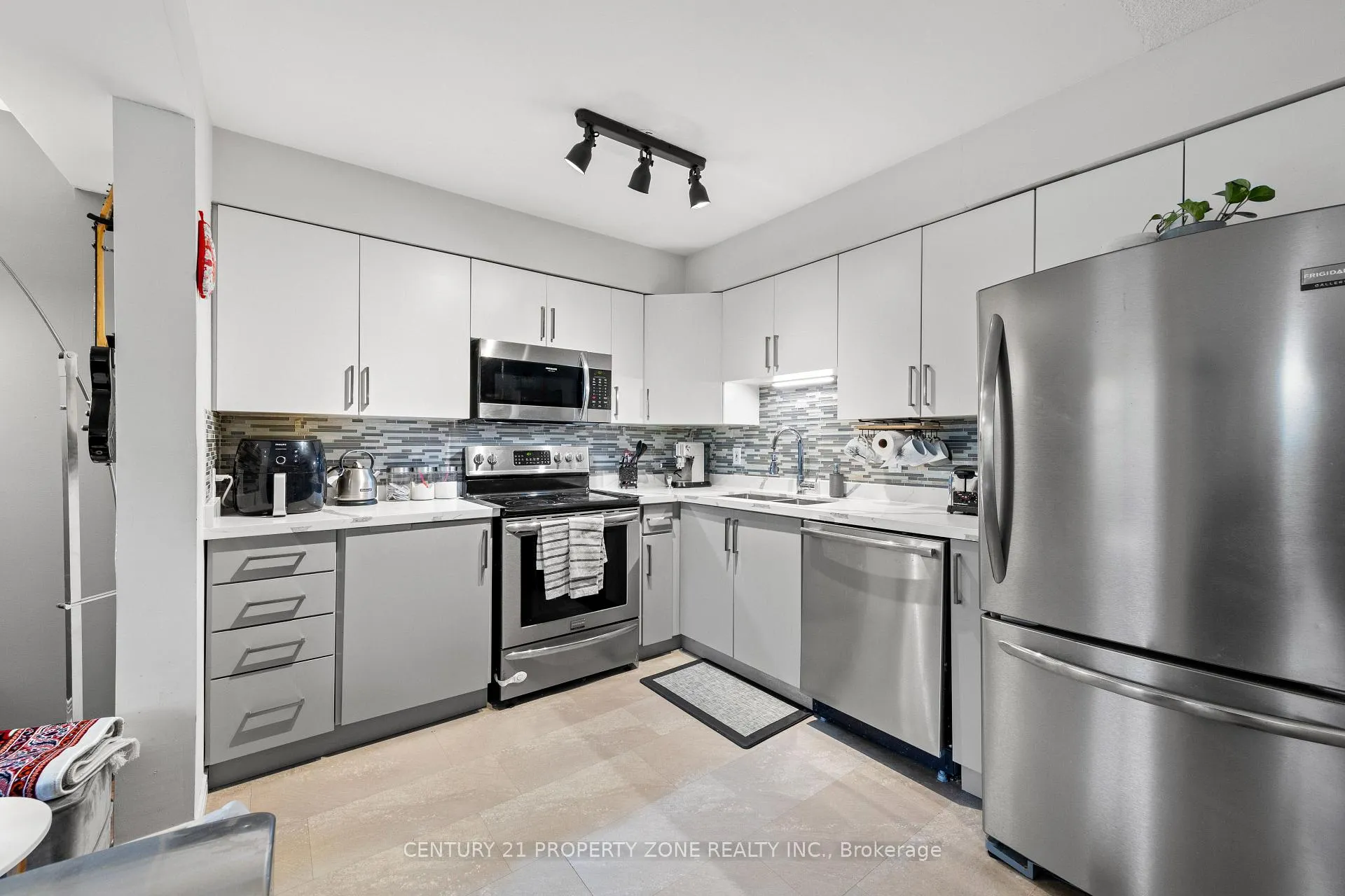 Photo 7 of Unit 2, 280 Limeridge Road E, Hamilton, Bruleville — HOMEH