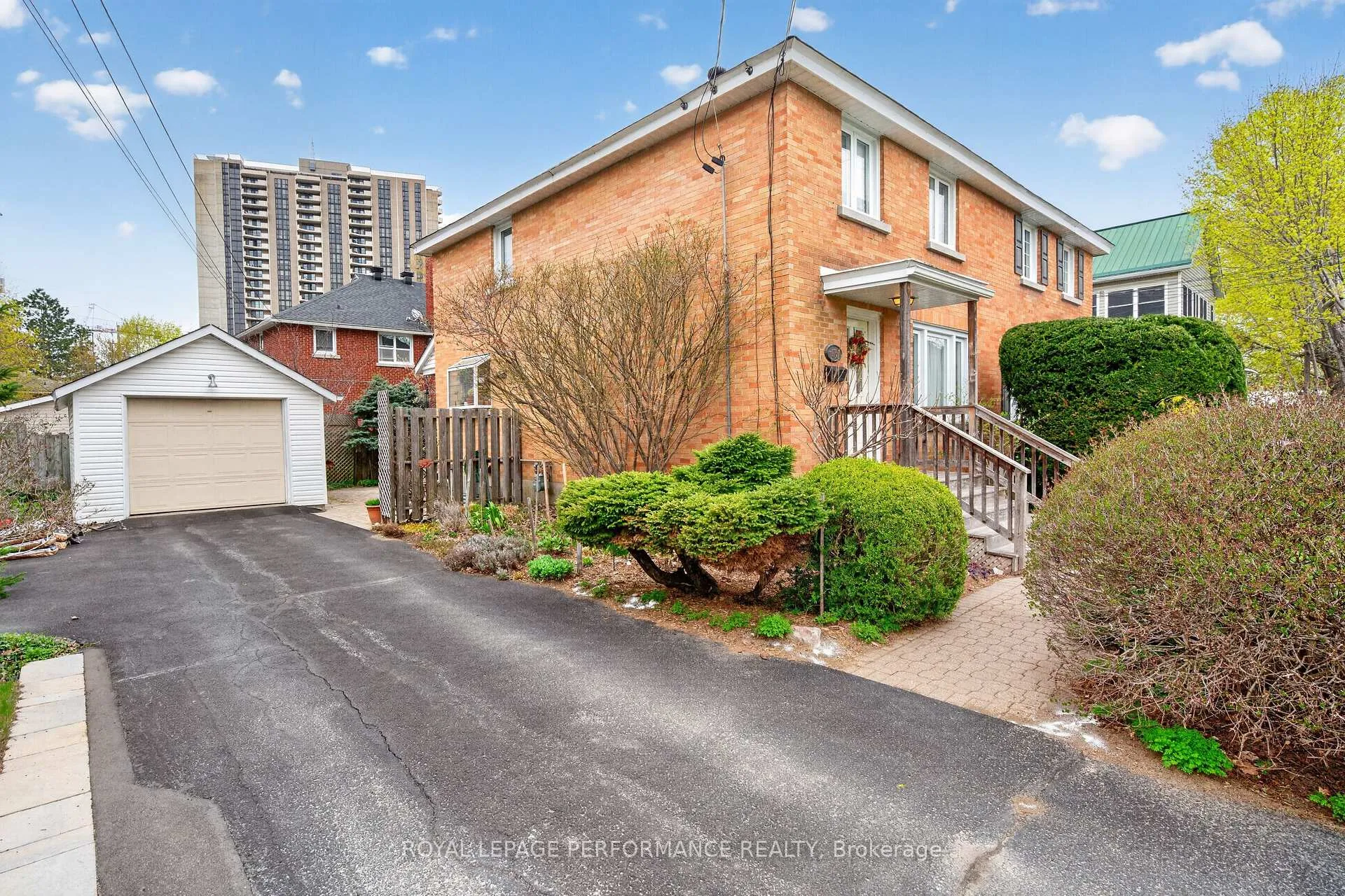 Photo 3 of 176 Compton Avenue, Ottawa, Woodroffe — HOMEH