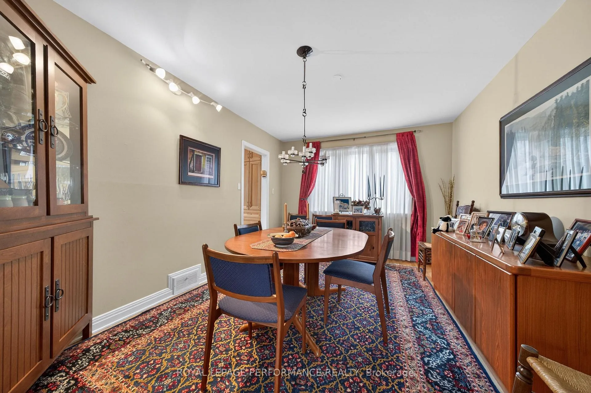 Photo 13 of 176 Compton Avenue, Ottawa, Woodroffe — HOMEH