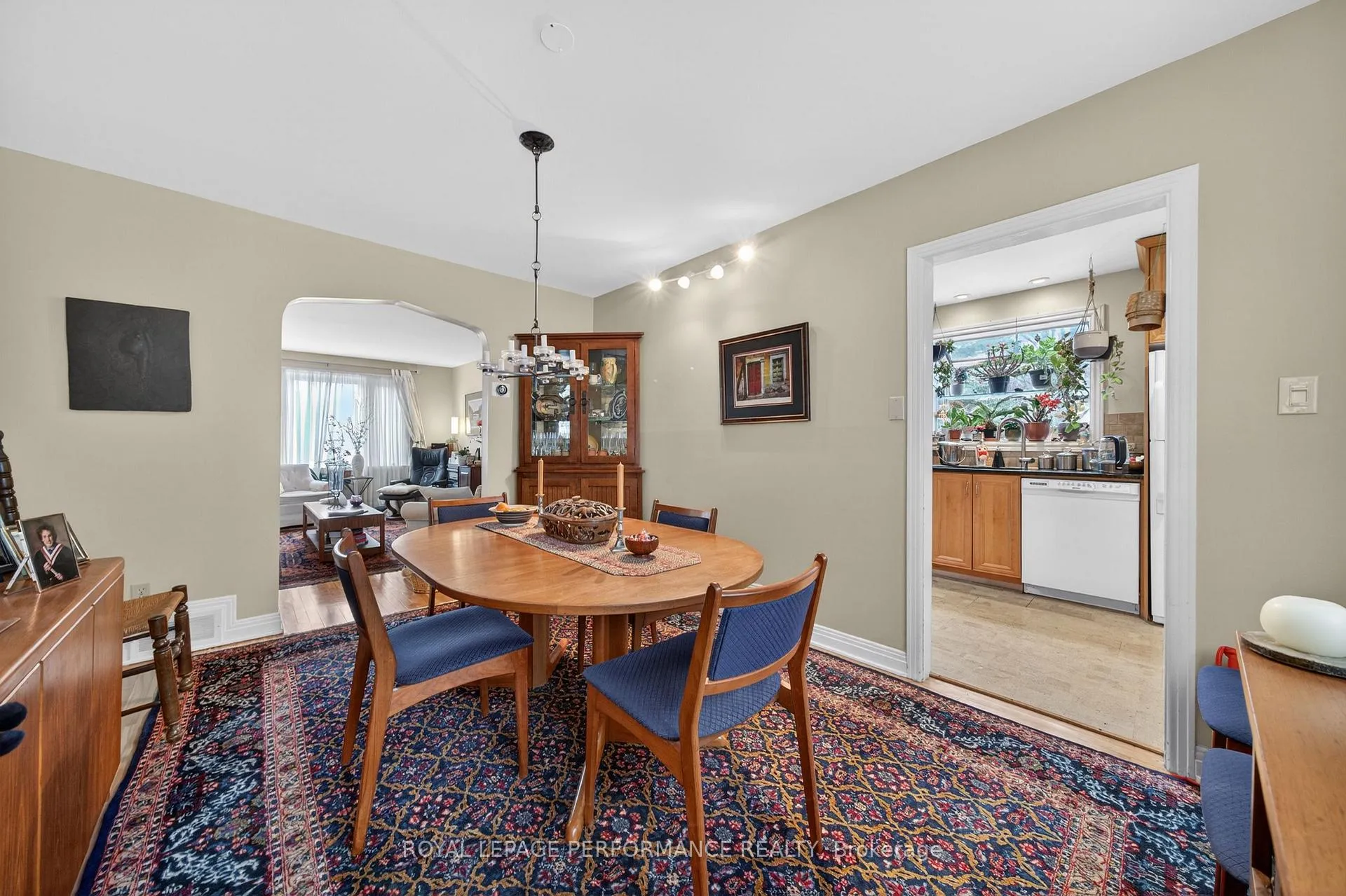 Photo 14 of 176 Compton Avenue, Ottawa, Woodroffe — HOMEH