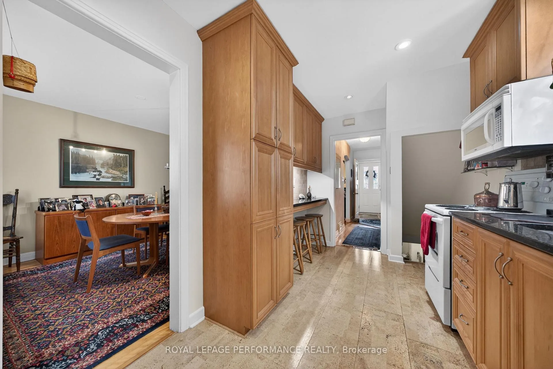 Photo 15 of 176 Compton Avenue, Ottawa, Woodroffe — HOMEH