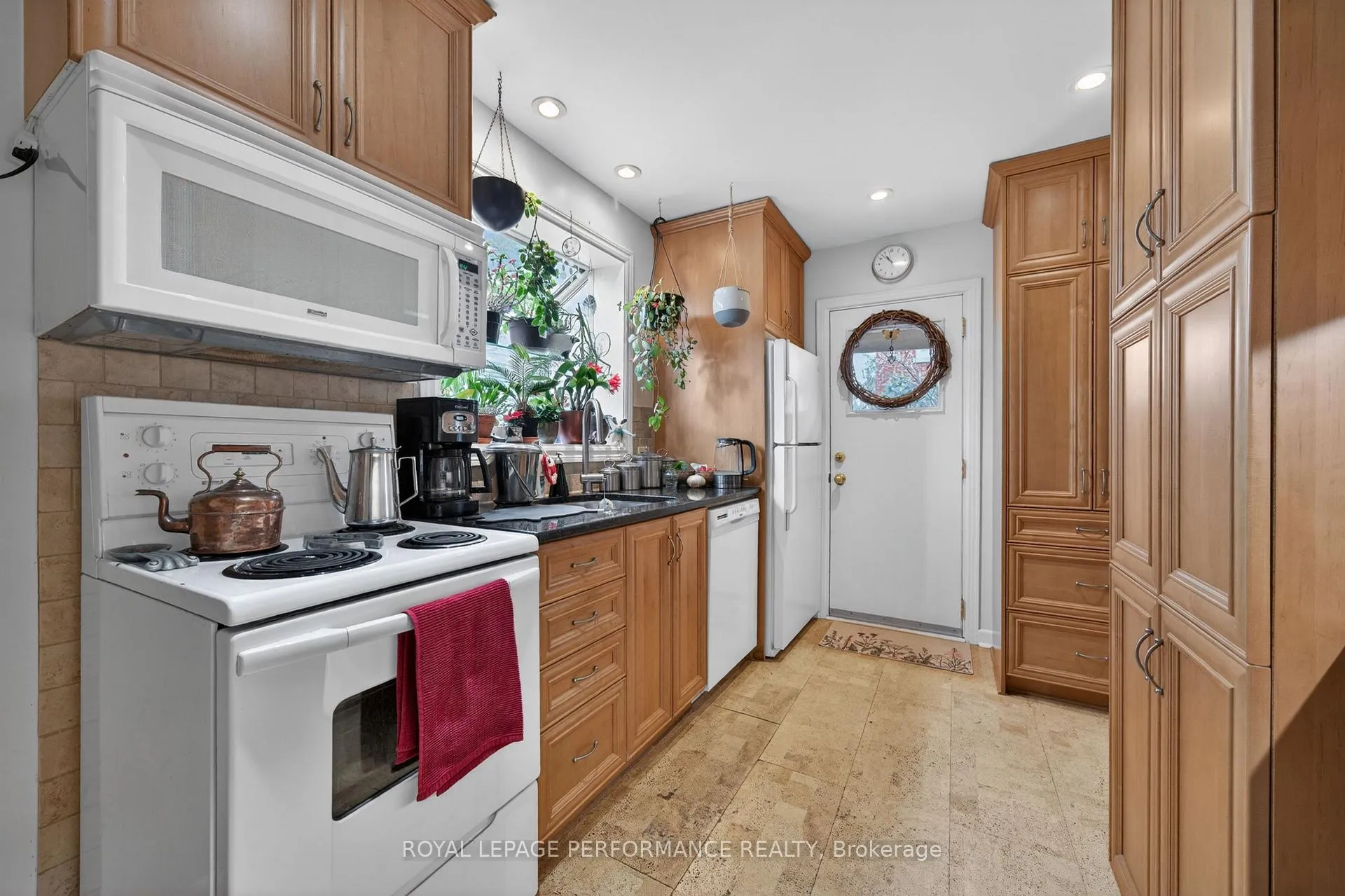 Photo 18 of 176 Compton Avenue, Ottawa, Woodroffe — HOMEH