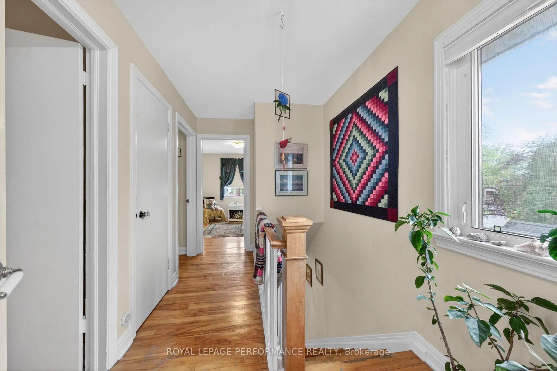 Photo 23 of 176 Compton Avenue, Ottawa, Woodroffe — HOMEH