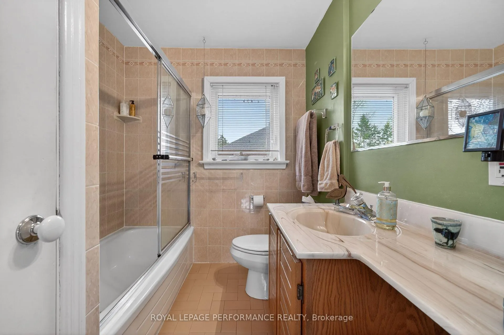 Photo 31 of 176 Compton Avenue, Ottawa, Woodroffe — HOMEH
