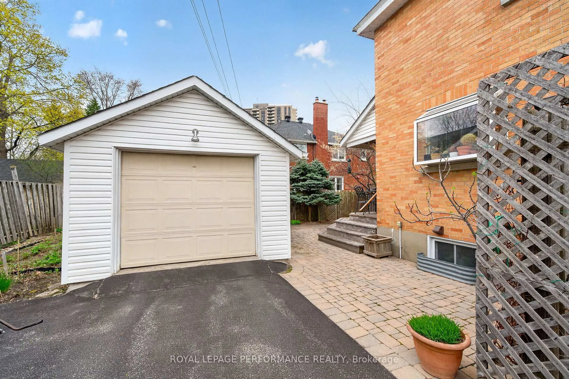 Photo 37 of 176 Compton Avenue, Ottawa, Woodroffe — HOMEH