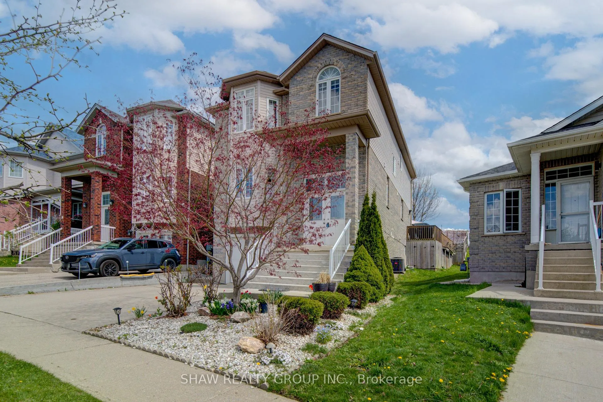Photo 3 of 32 Lena Crescent, Cambridge, Greenway-Chaplin — HOMEH