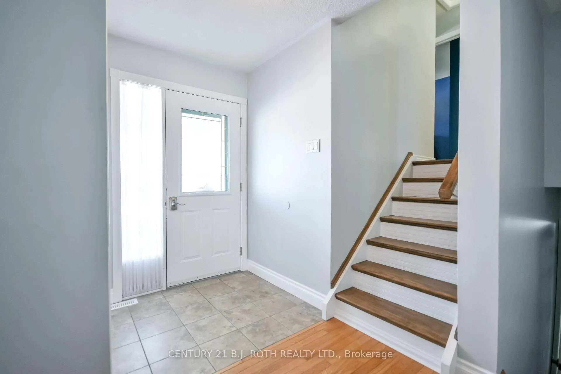Photo 3 of 2246 Richardson Street, Innisfil, Stroud — HOMEH