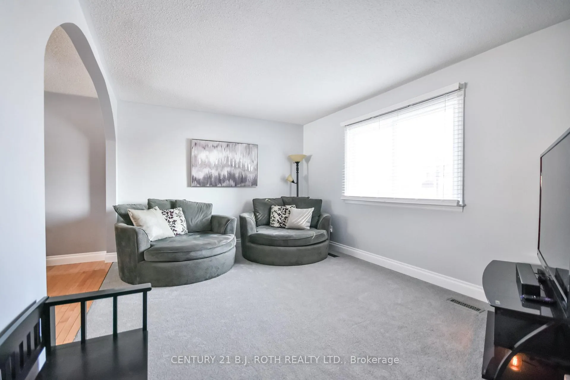 Photo 4 of 2246 Richardson Street, Innisfil, Stroud — HOMEH