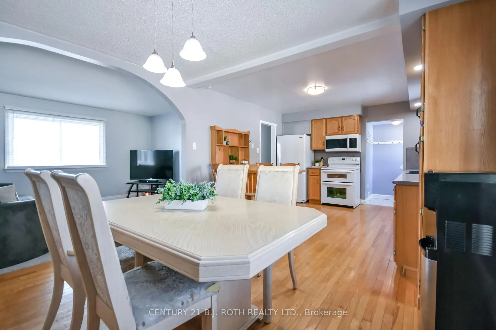 Photo 10 of 2246 Richardson Street, Innisfil, Stroud — HOMEH