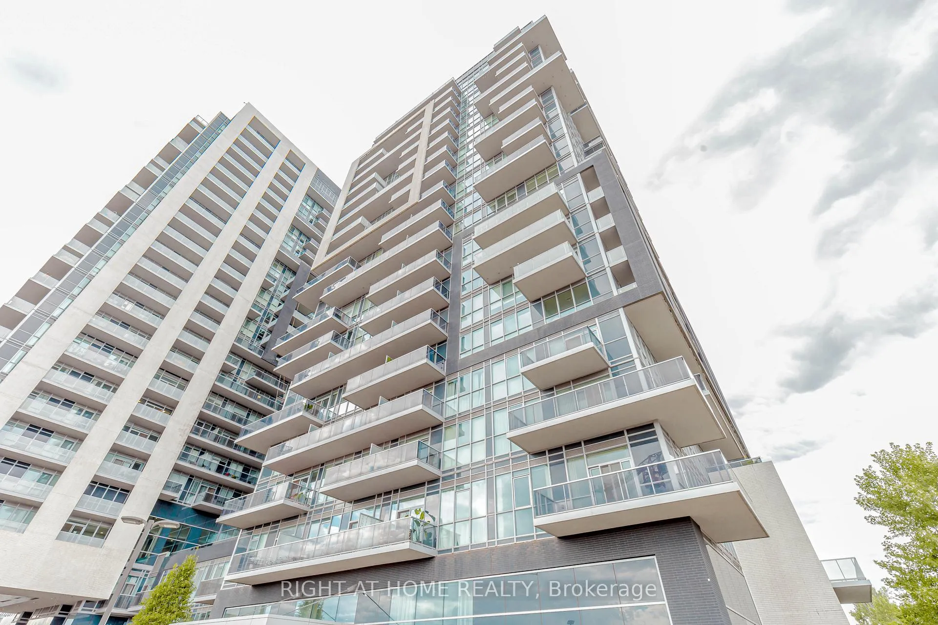 Front of Unit 709, 2093 Fairview Street