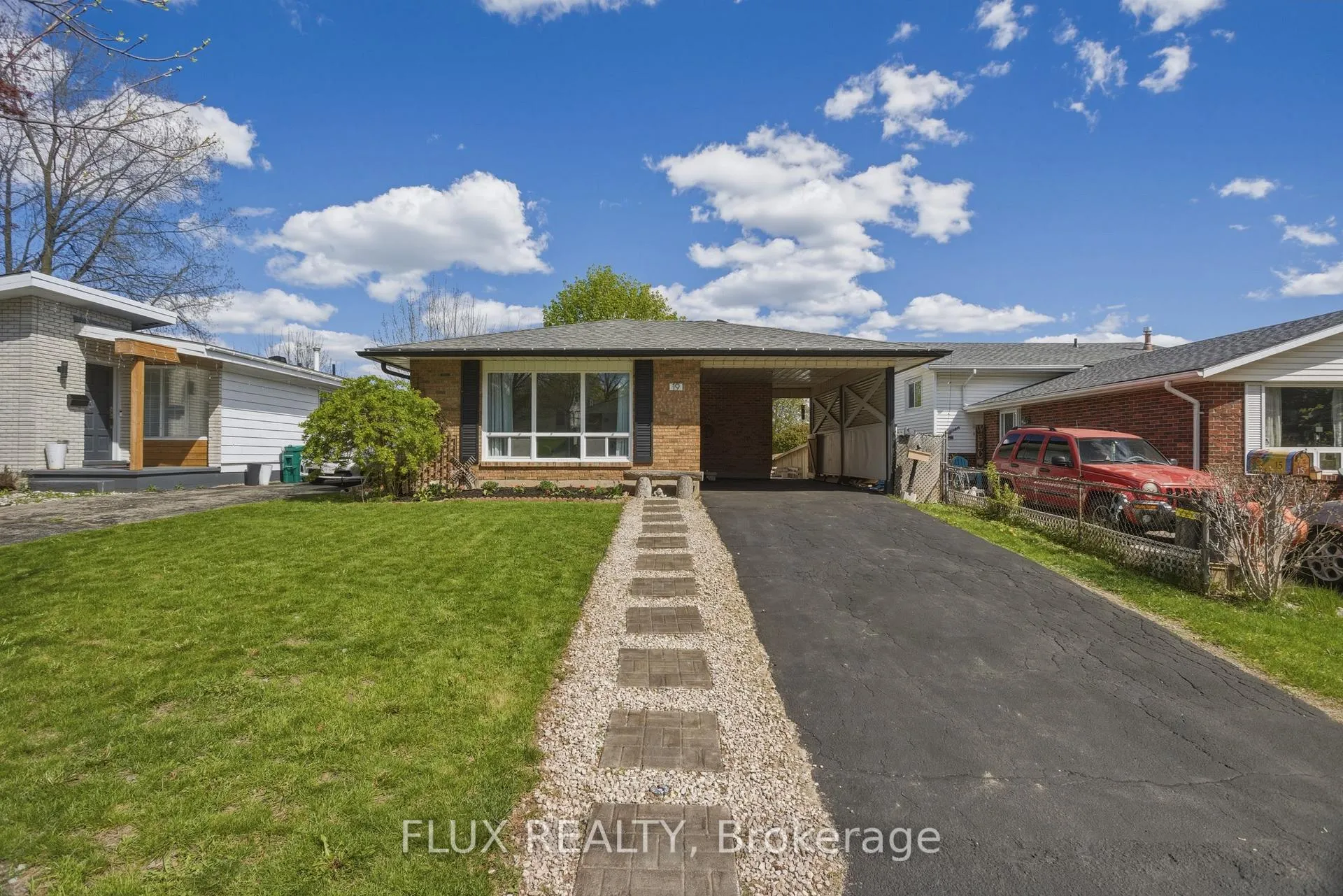 Photo 1 of 19 Greendale Crescent, Waterloo — HOMEH