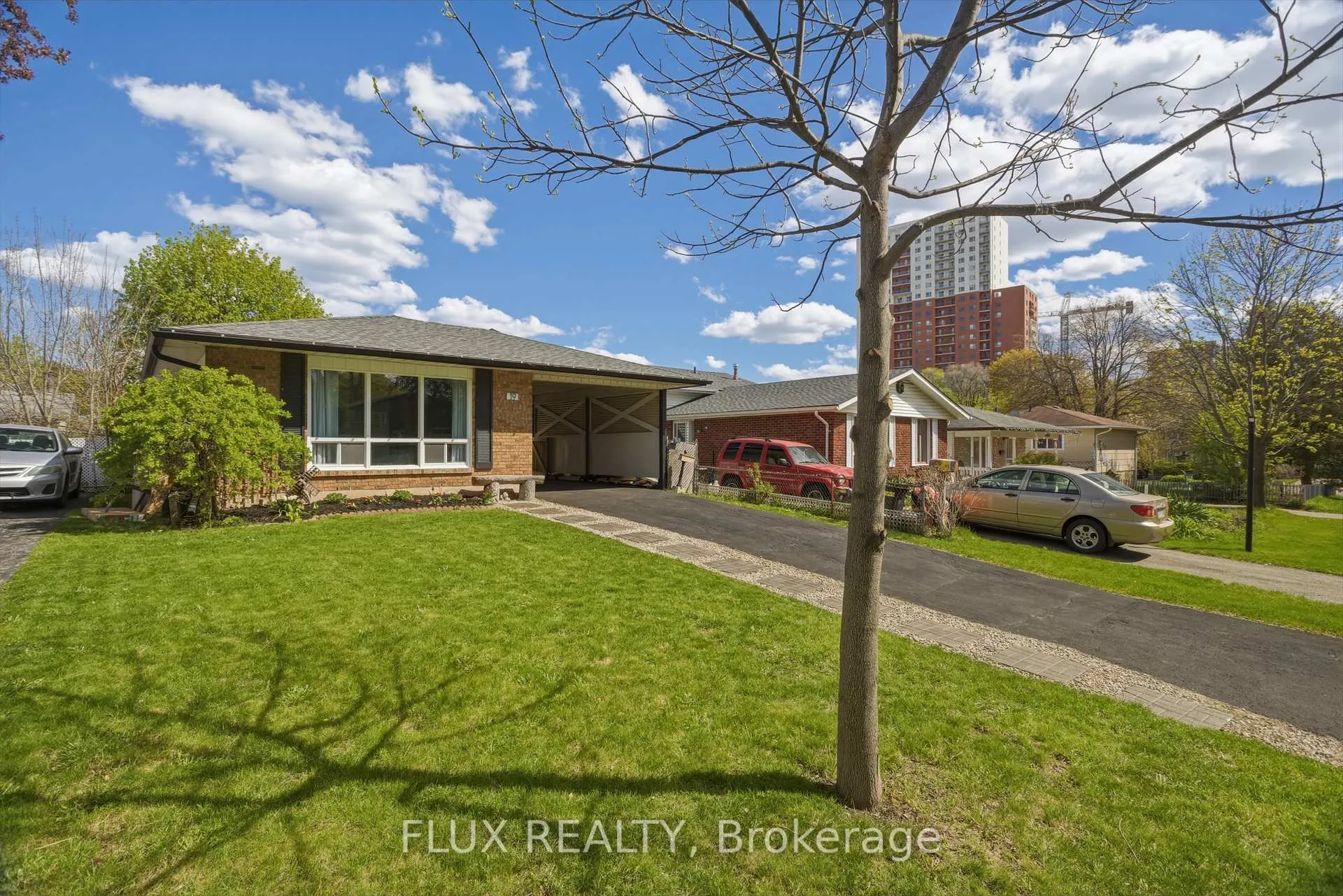 Photo 3 of 19 Greendale Crescent, Waterloo — HOMEH