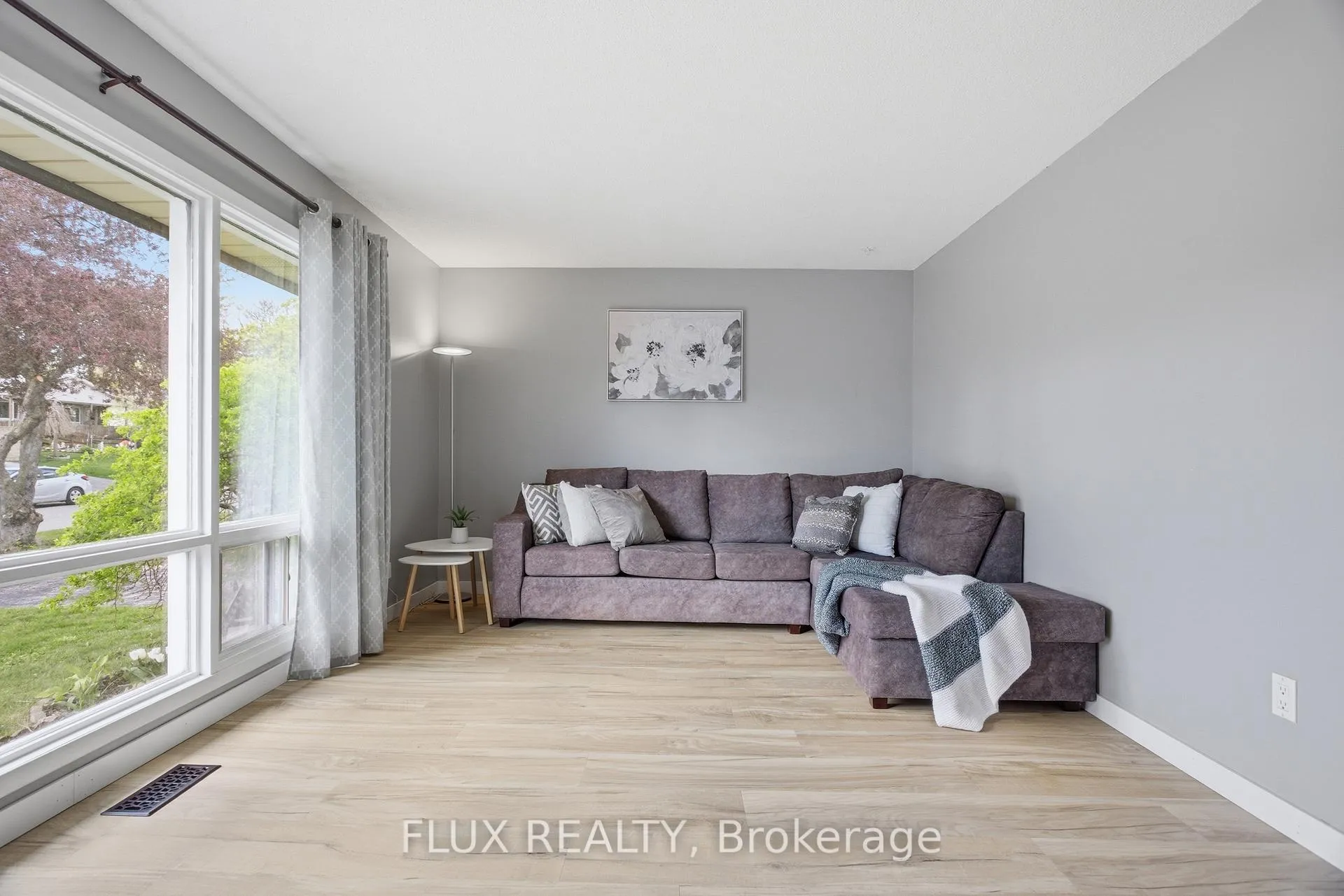 Photo 7 of 19 Greendale Crescent, Waterloo — HOMEH