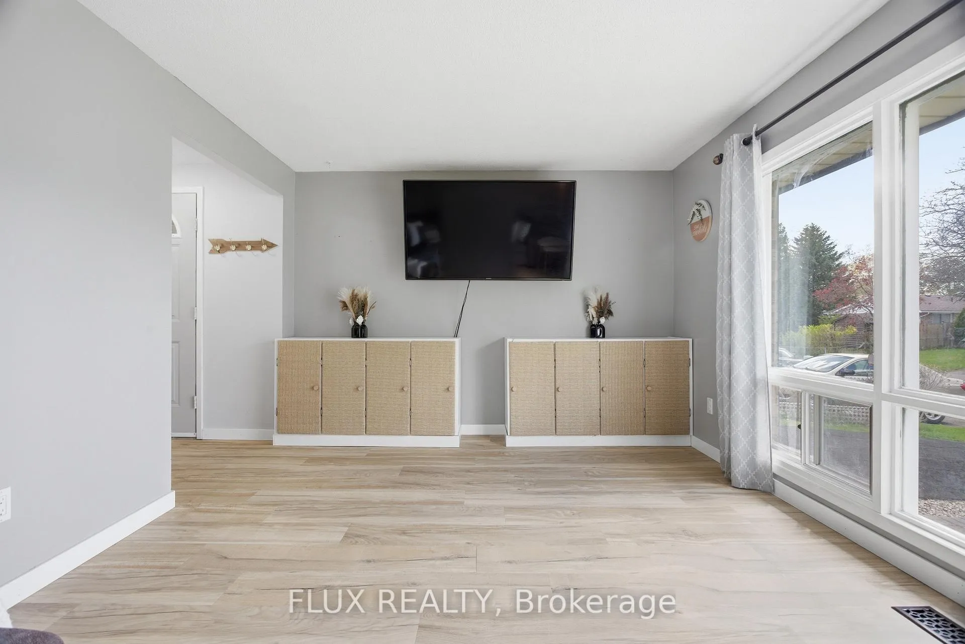 Photo 10 of 19 Greendale Crescent, Waterloo — HOMEH