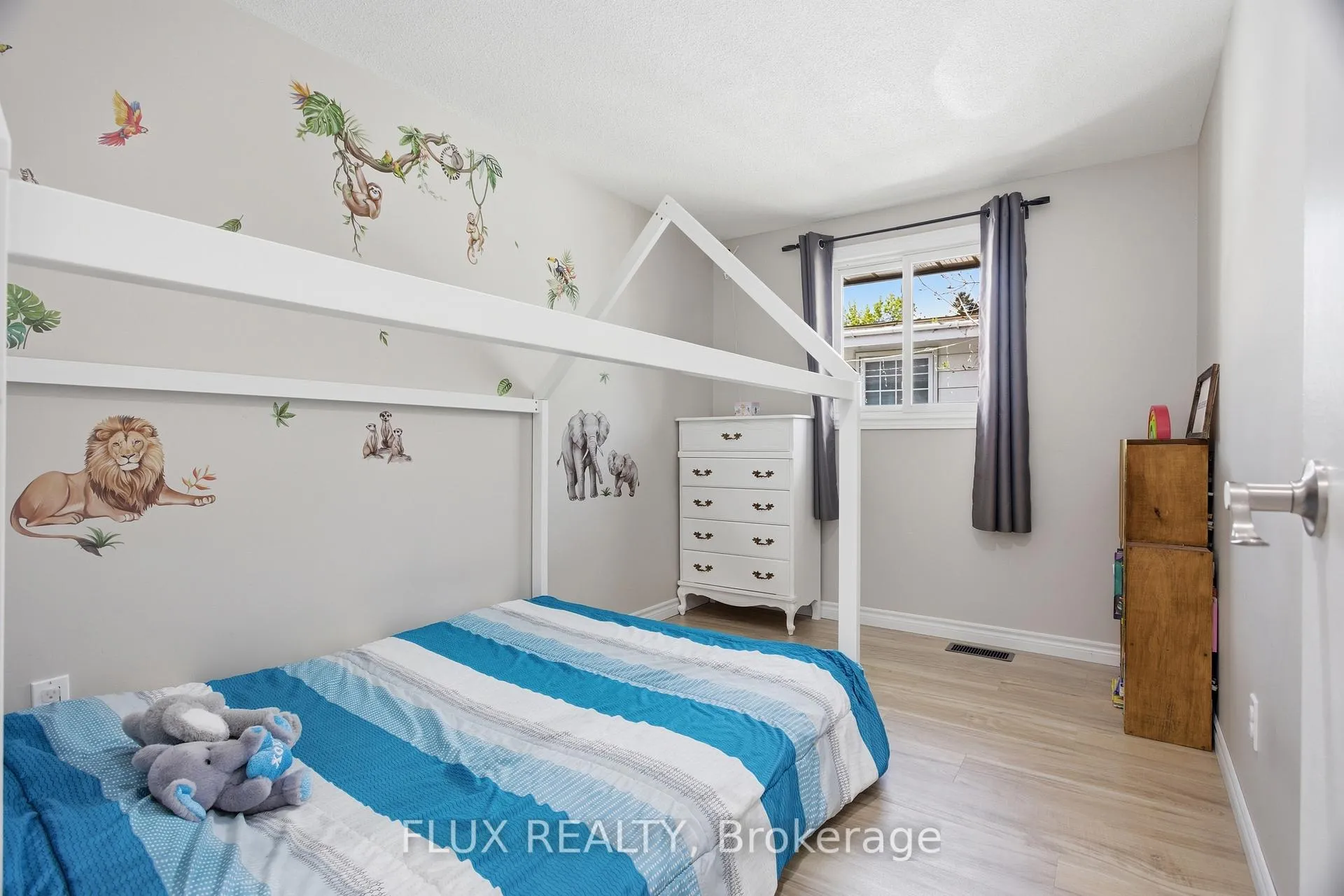 Photo 14 of 19 Greendale Crescent, Waterloo — HOMEH