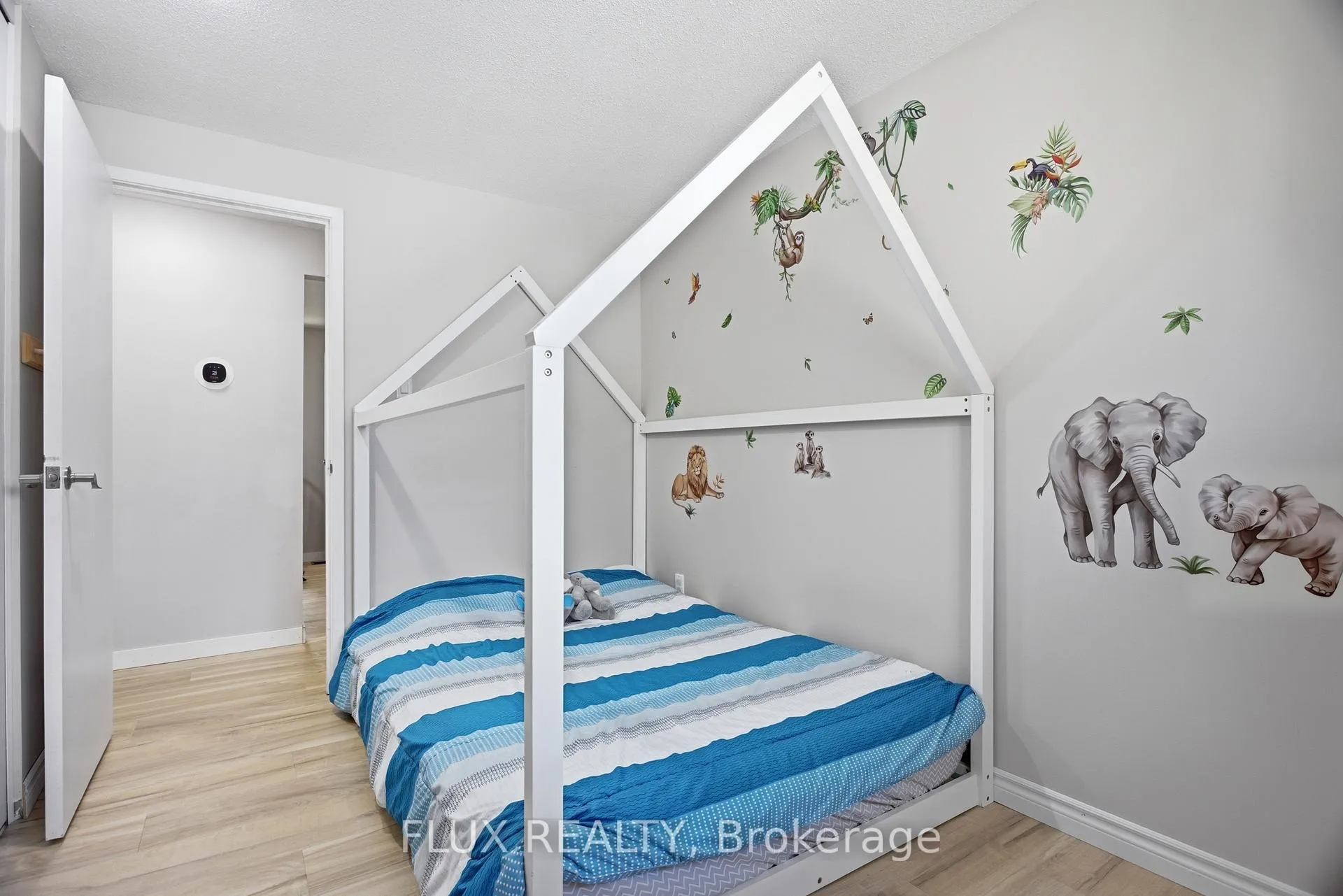 Photo 15 of 19 Greendale Crescent, Waterloo — HOMEH