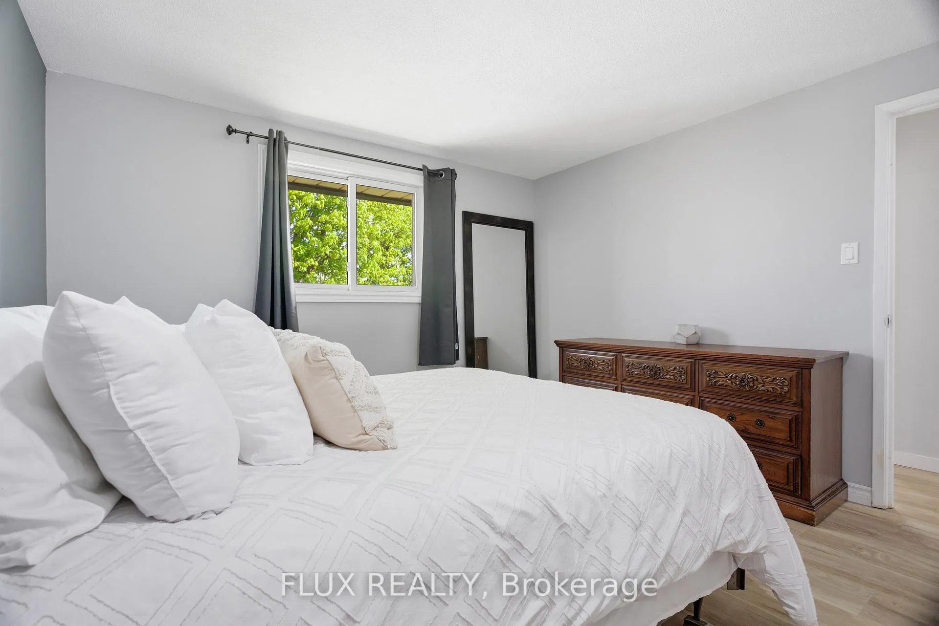 Photo 17 of 19 Greendale Crescent, Waterloo — HOMEH