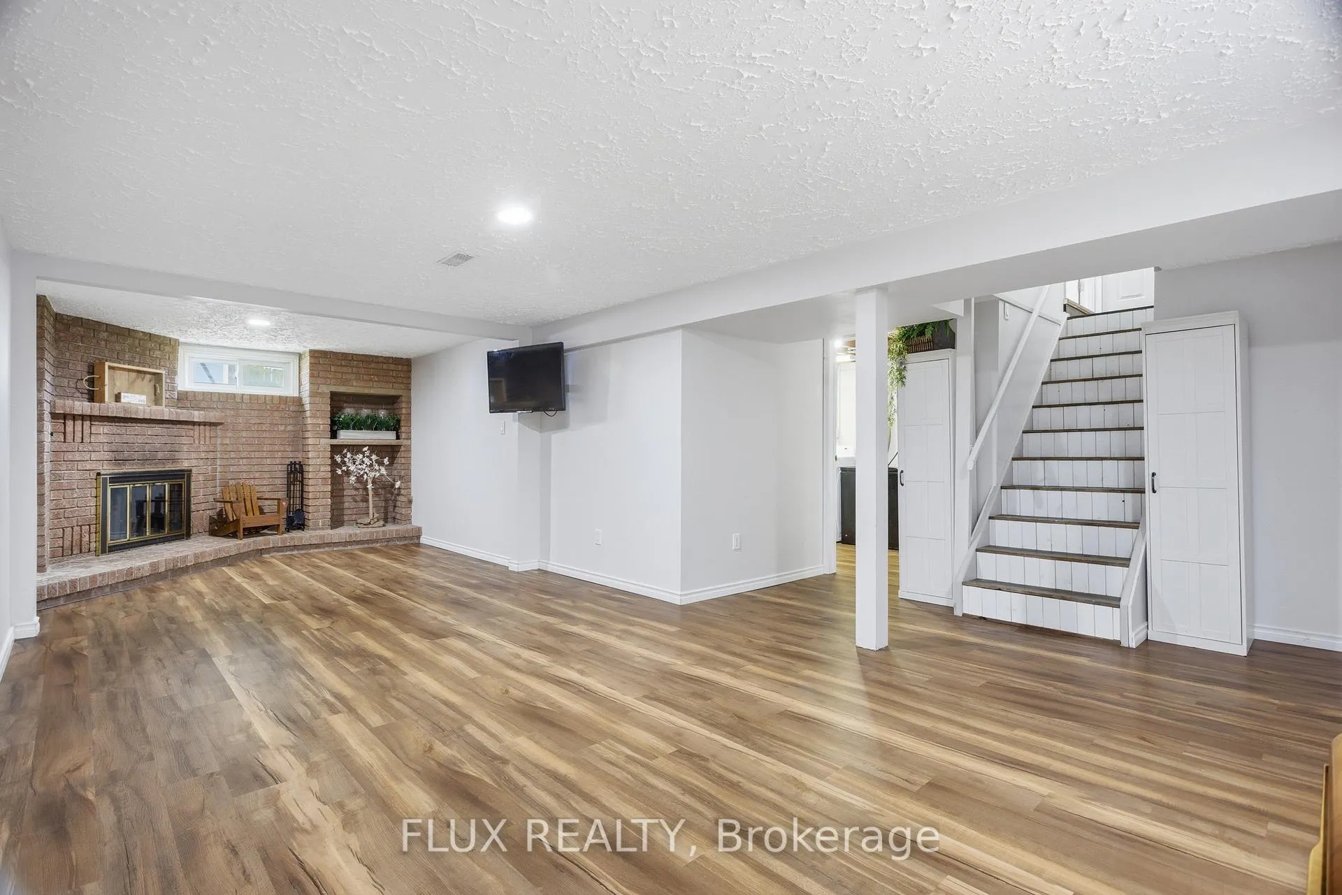 Photo 28 of 19 Greendale Crescent, Waterloo — HOMEH