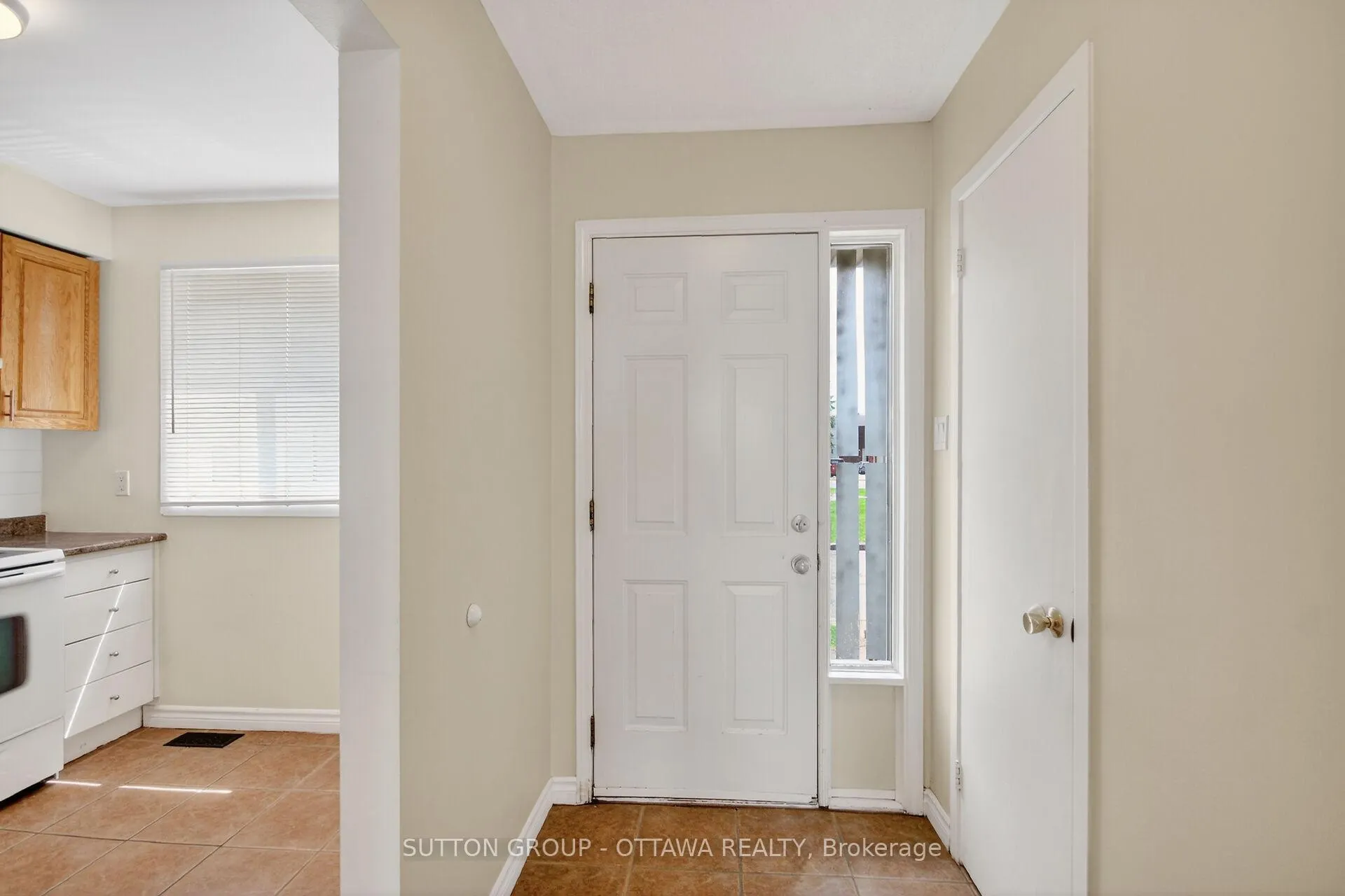 Photo 5 of Unit 79, 35D Woodvale Green, Ottawa, Craig Henry/Woodvale — HOMEH