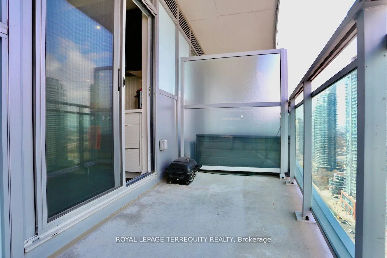 Photo 4 of Unit 2504, 33 Shore Breeze Drive, Etobicoke, Mimico — HOMEH