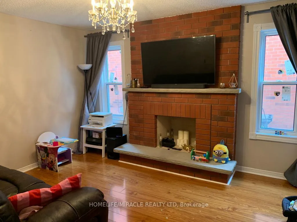 Photo 5 of 108 Michigan Avenue, Brampton, Fletcher's Creek South — HOMEH