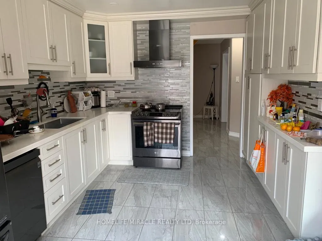 Photo 6 of 108 Michigan Avenue, Brampton, Fletcher's Creek South — HOMEH