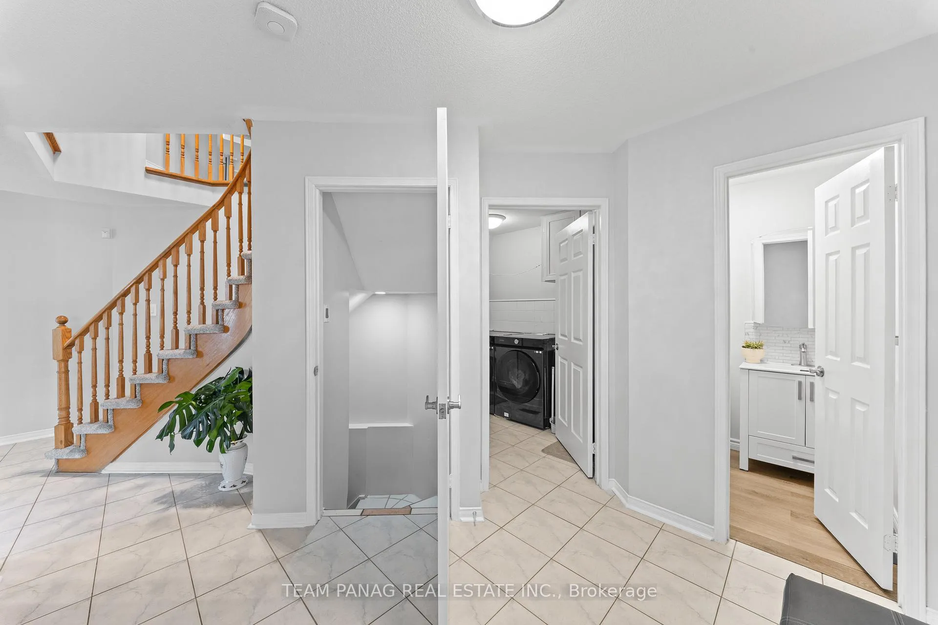Photo 10 of 57 Muirland Crescent, Brampton, Northwood Park — HOMEH