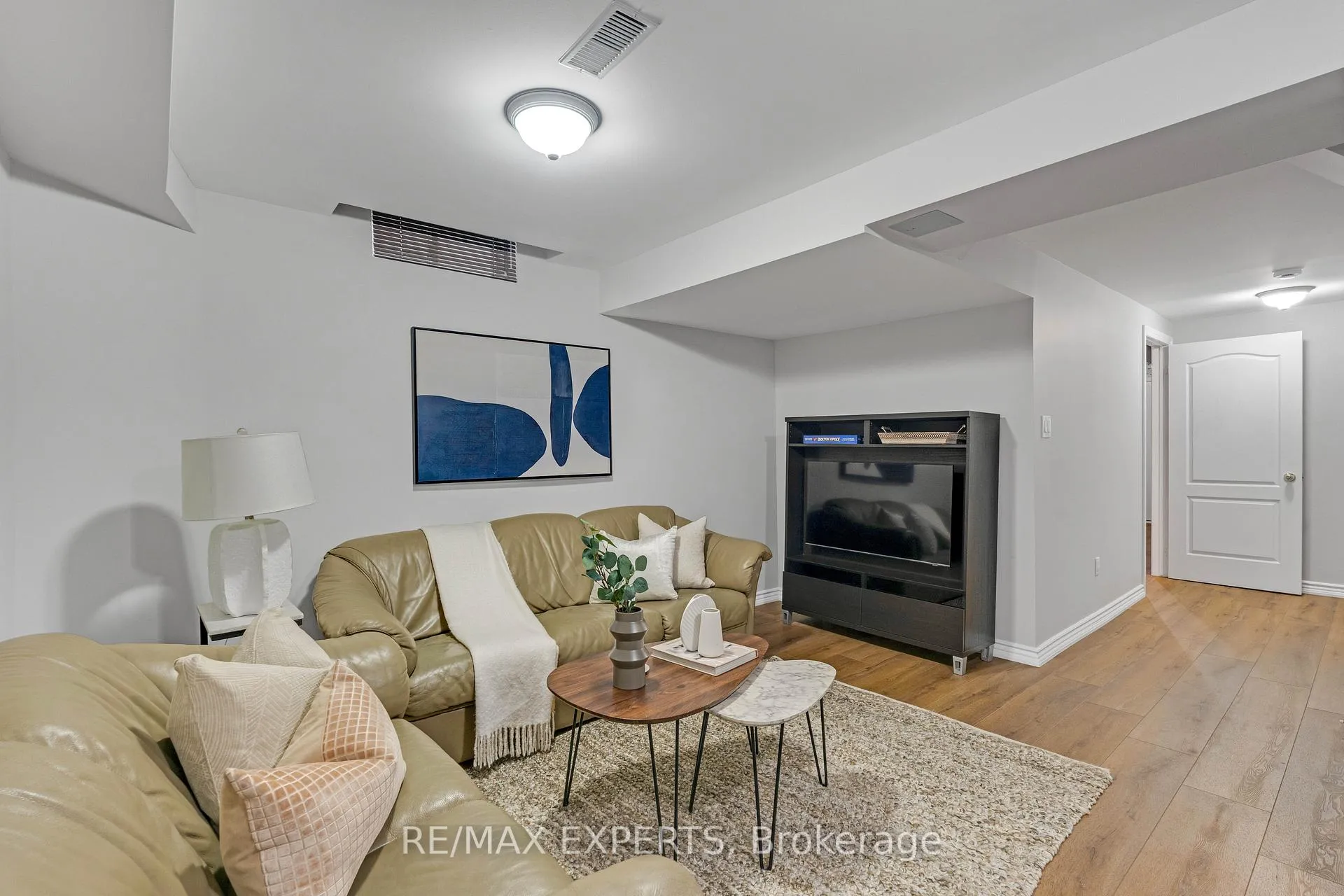 Photo 25 of 15 Mount Hope Road, Caledon, Bolton North — HOMEH