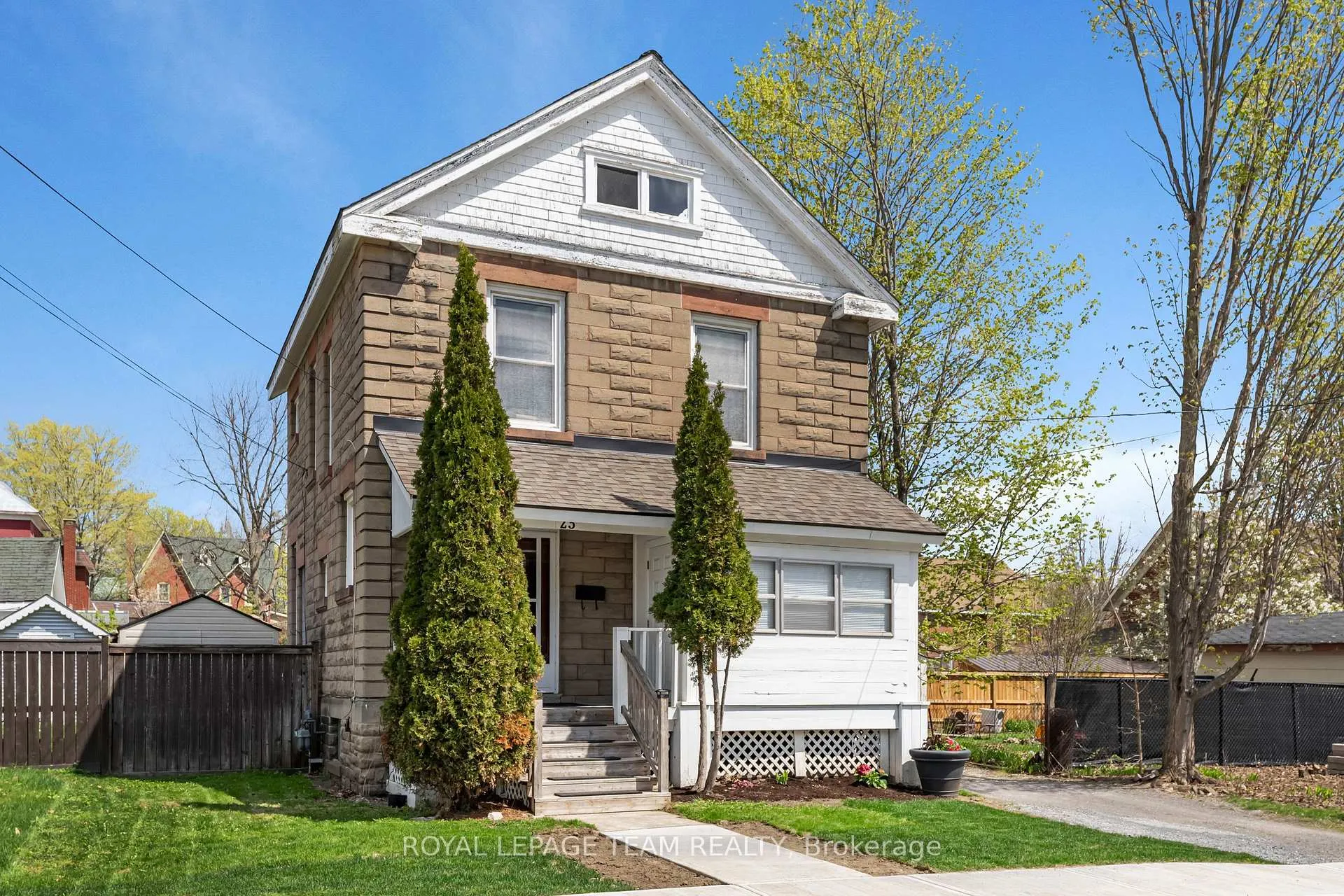 Photo 2 of 23 George Street N, Smiths Falls — HOMEH