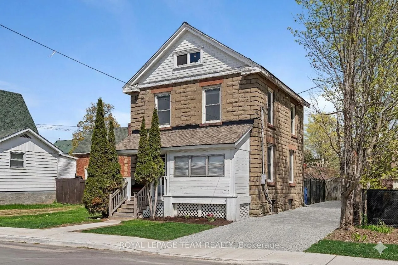 Photo 3 of 23 George Street N, Smiths Falls — HOMEH