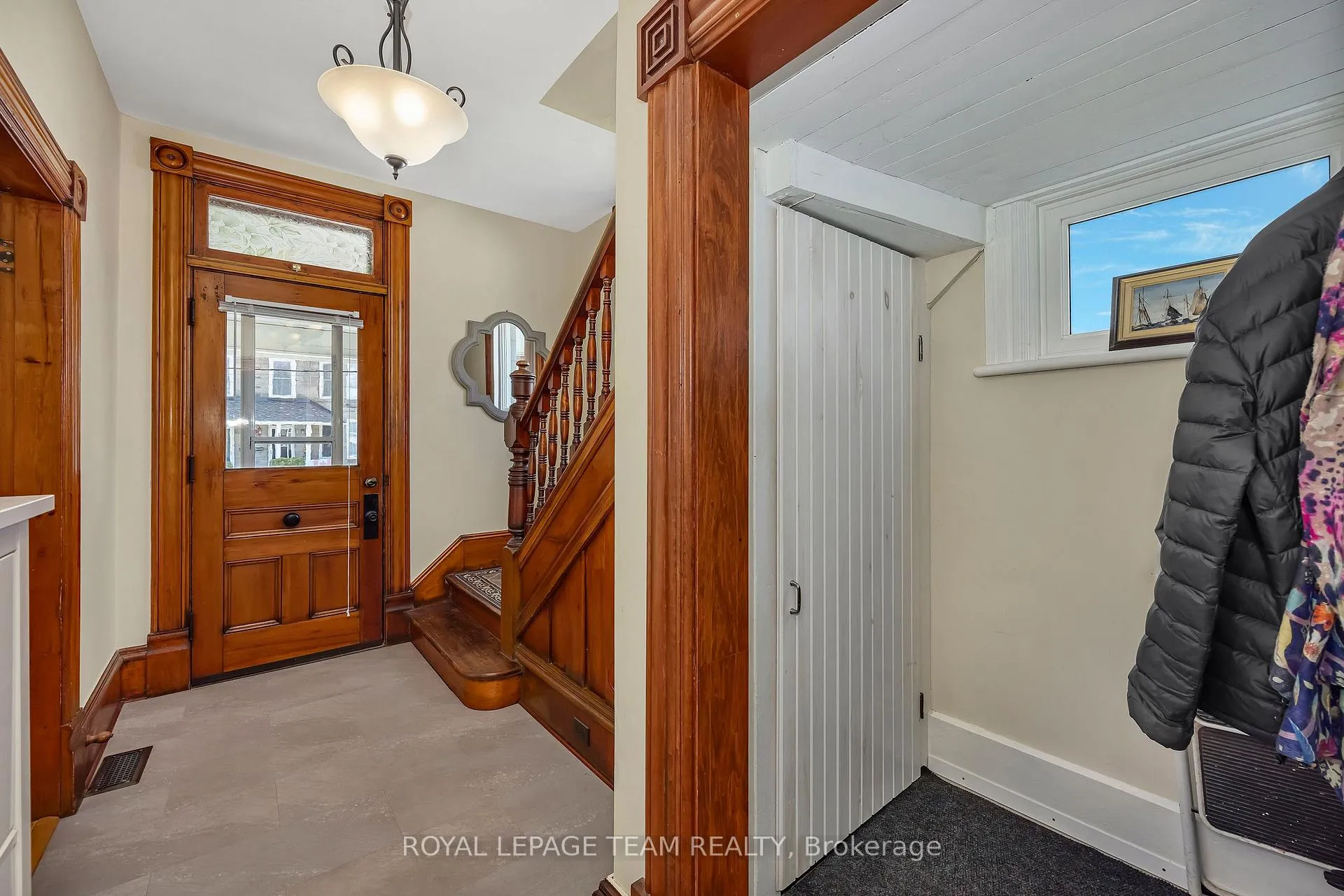 Photo 4 of 23 George Street N, Smiths Falls — HOMEH