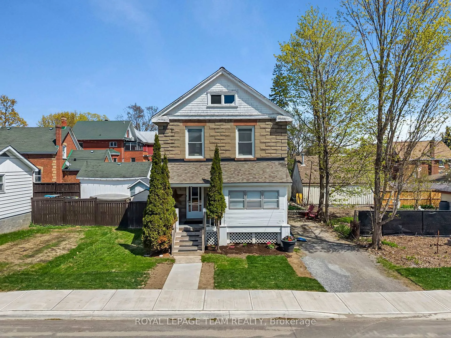 Photo 33 of 23 George Street N, Smiths Falls — HOMEH
