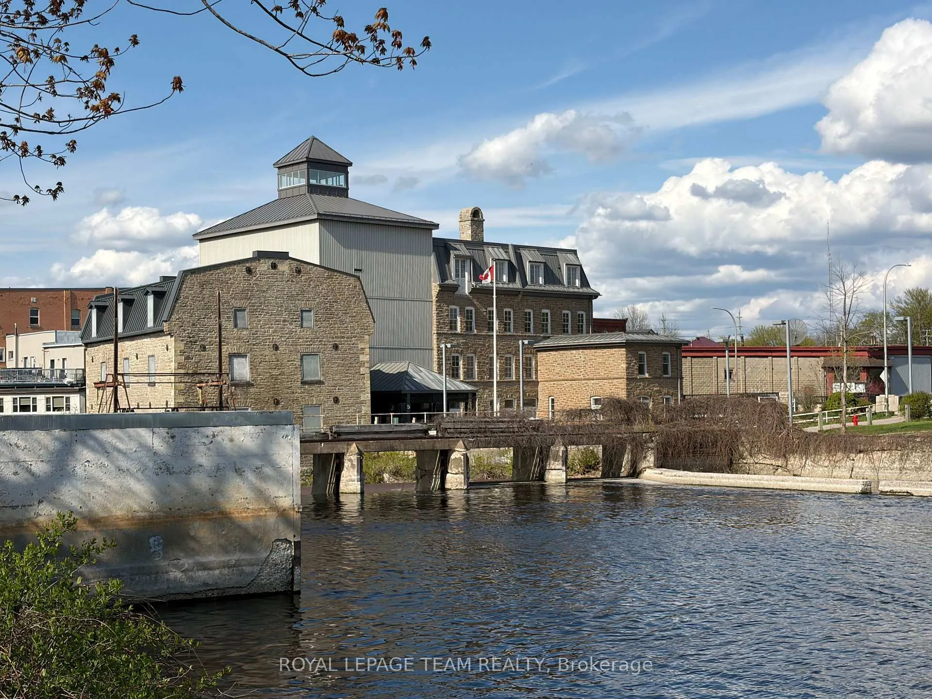 Photo 46 of 23 George Street N, Smiths Falls — HOMEH