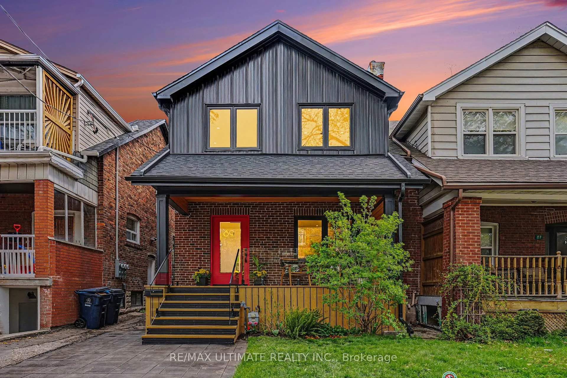 Front of 89 Alberta Avenue W