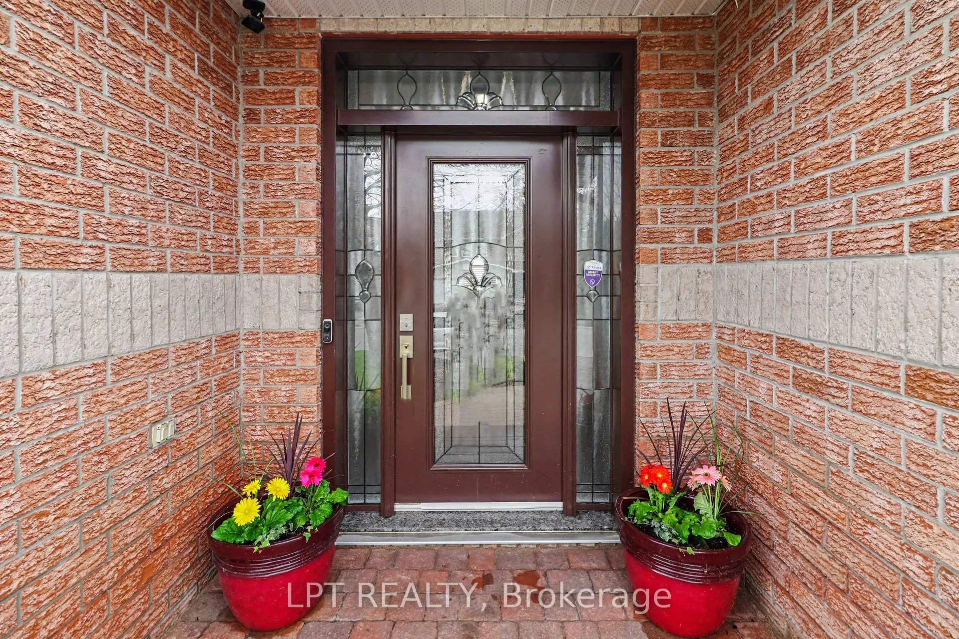 Photo 3 of 1942 Caprihani Way, Ottawa, Springridge/East Village — HOMEH