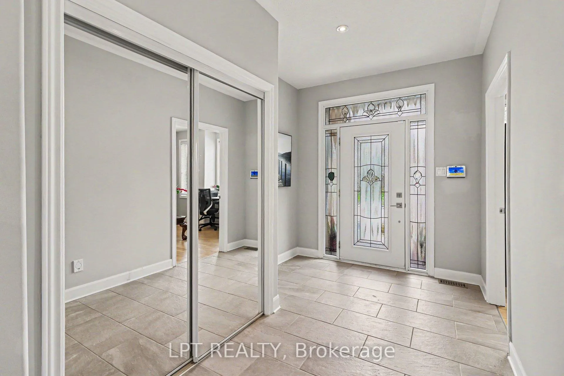 Photo 4 of 1942 Caprihani Way, Ottawa, Springridge/East Village — HOMEH