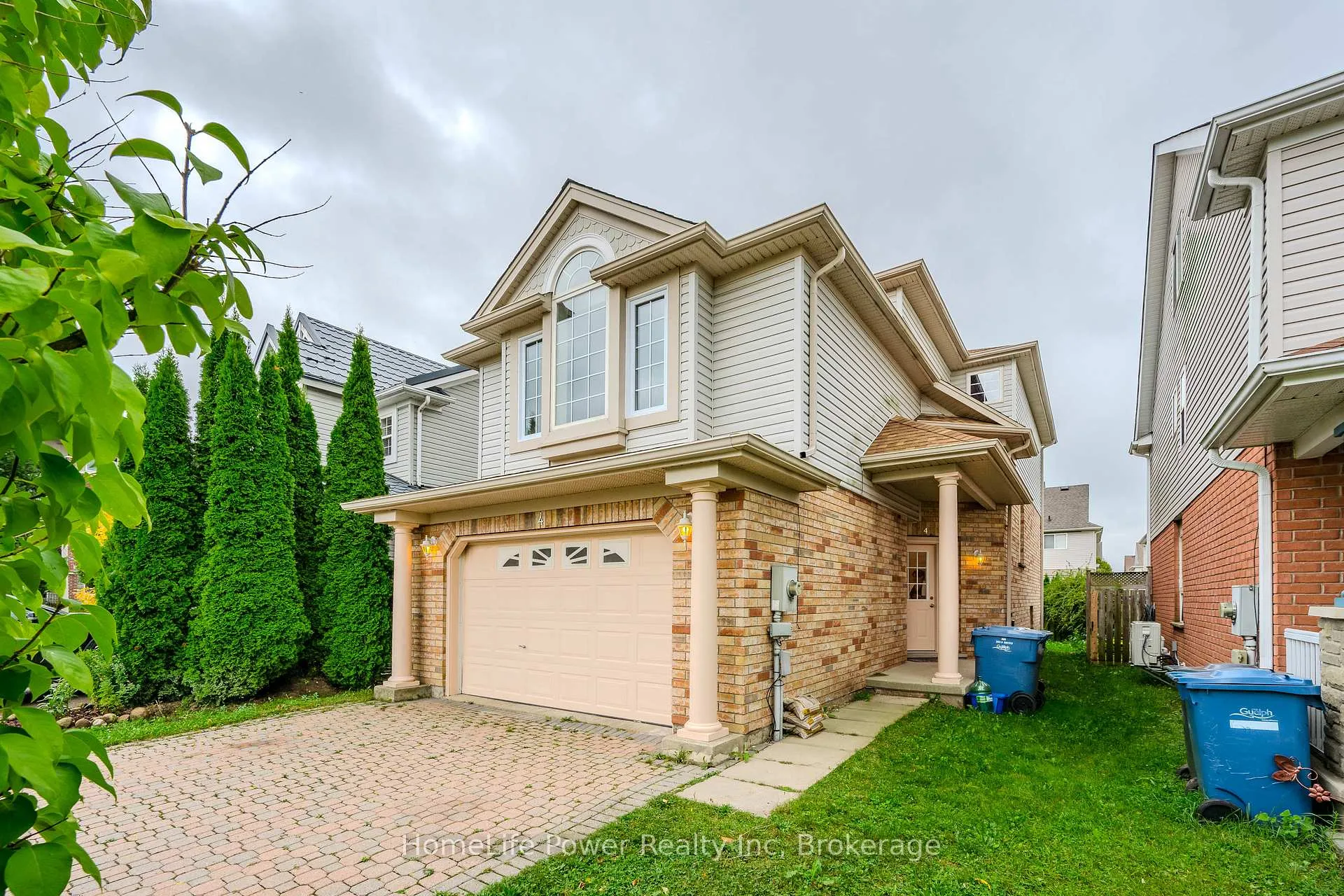 Photo 2 of 4 Darling Crescent, Guelph, Pineridge/Westminster Woods — HOMEH