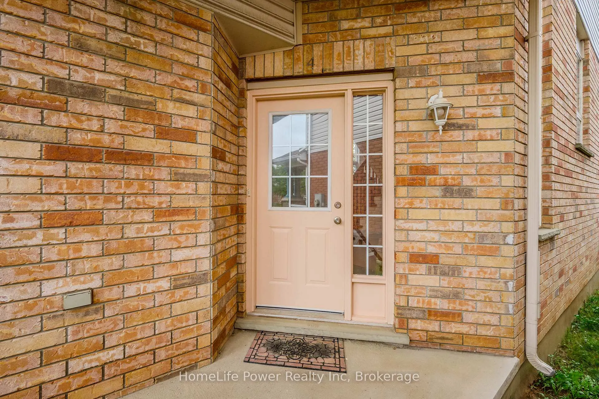 Photo 3 of 4 Darling Crescent, Guelph, Pineridge/Westminster Woods — HOMEH