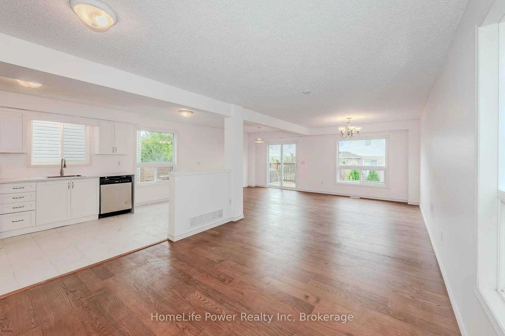 Photo 6 of 4 Darling Crescent, Guelph, Pineridge/Westminster Woods — HOMEH
