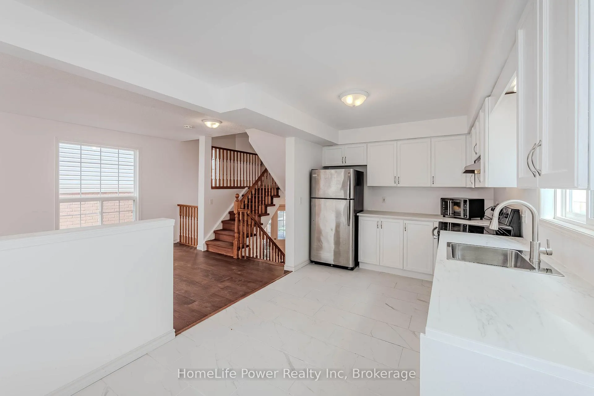 Photo 11 of 4 Darling Crescent, Guelph, Pineridge/Westminster Woods — HOMEH